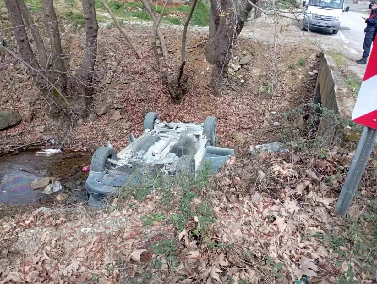 Edremit'te Köprüden Dereye Yuvarlanan Otomobil 5 Yaralıya Yol Açtı