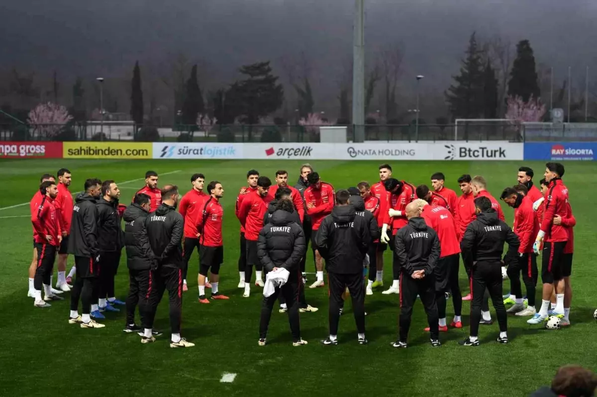 A Milli Futbol Takımı Romanya'ya Hazırlıklarını Sürdürüyor