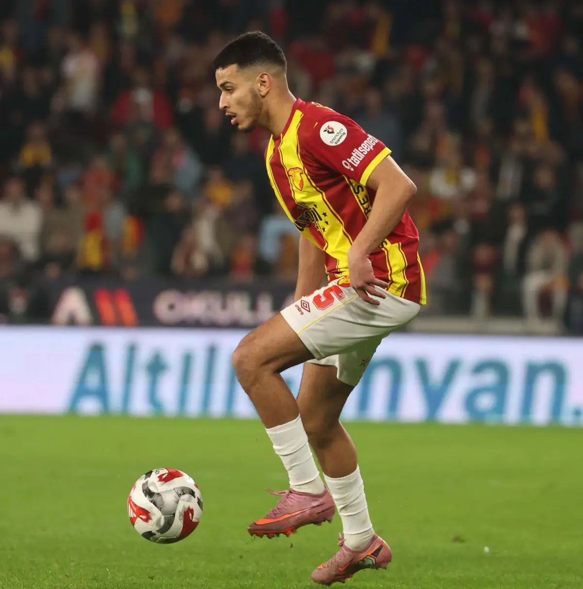 Sol Bek Cherni, Göztepe’nin Sezonun En Güvenilir Oyuncusu Oldu