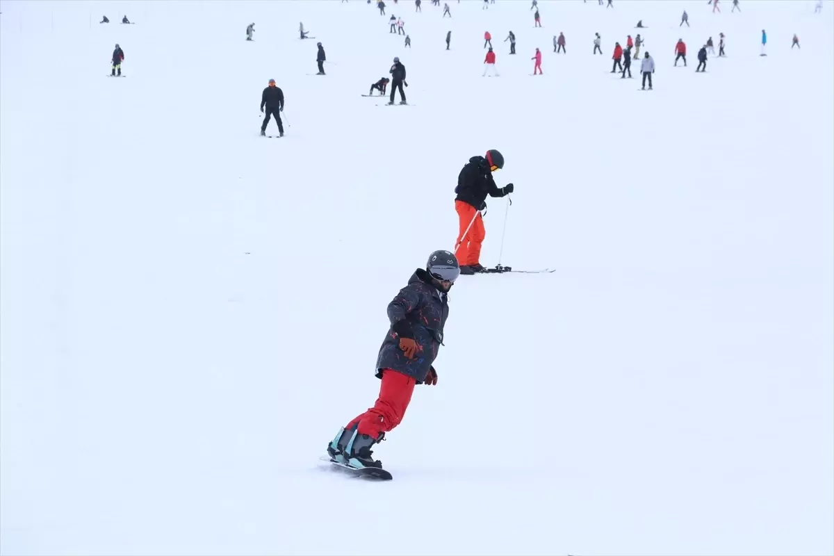 Erciyes Dağında Ramazan Bayramı Coşkusu: Kayak Keyfi Zirve Yaptı