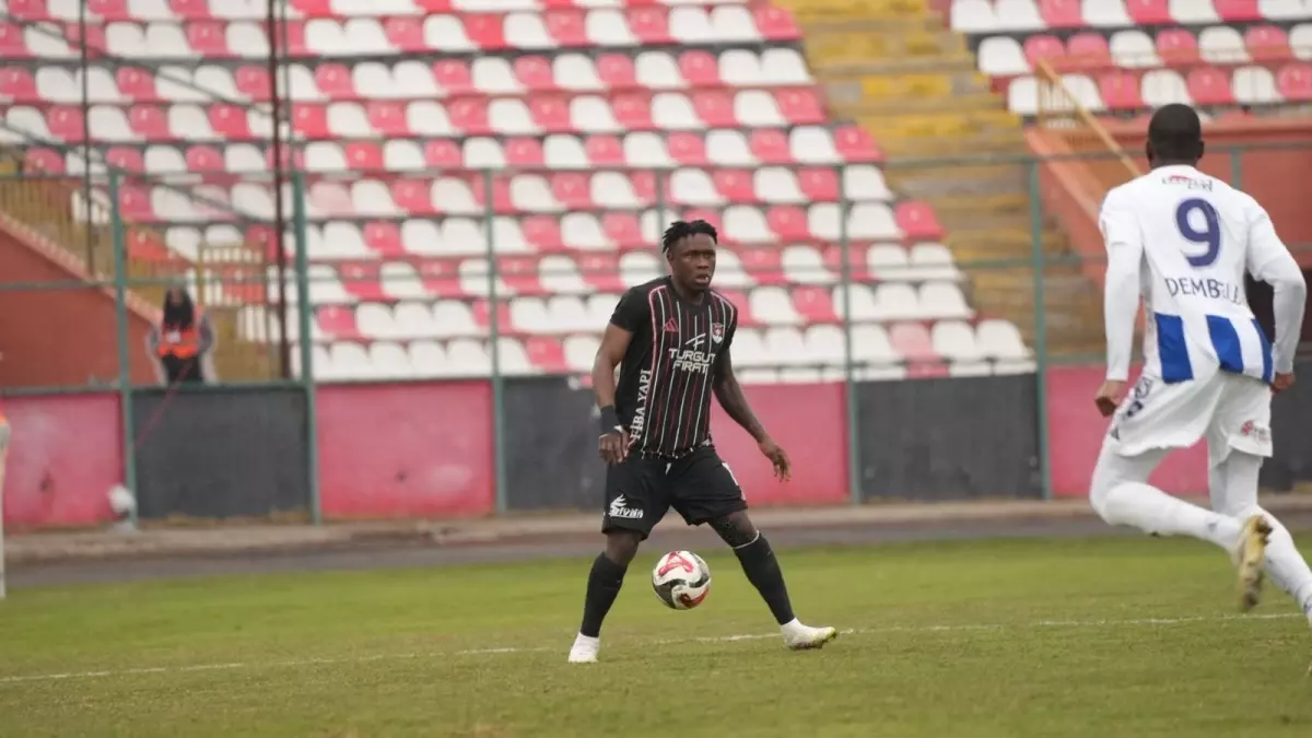 Van Spor FK ve Sarıyerspor 0-0'lık Beraberlikle Puanını 43'e Çıkardı