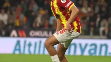 Cherni maç içinde topa müdahale ederken