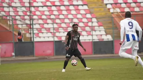 Van Spor FK - Sarıyerspor maçının aksiyon görüntüsü