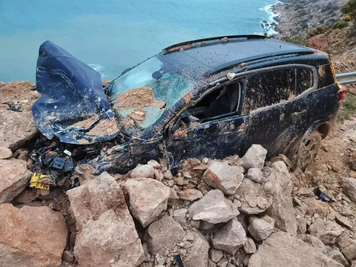 Mersin‑Antalya Karayolu’nda Heyelan: Araç Kamerası Olayı Canlı Gösterdi