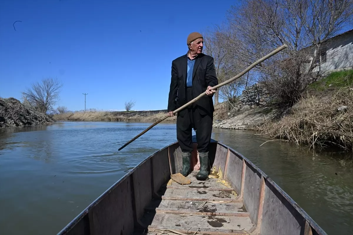 Gavur Gölü'nde 80 Yaşındaki Yalnız Kaçakçı: Baybay Oğul'un Yeni Başlangıcı