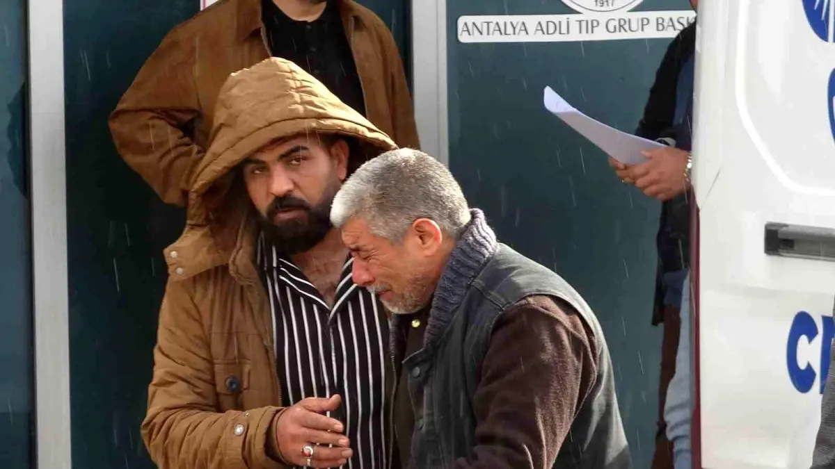 Antalya Kepez'te Prefabrik Yangında 7 Aylık Hamile Anne ve 5 Çocuğu Hayatını Kaybetti