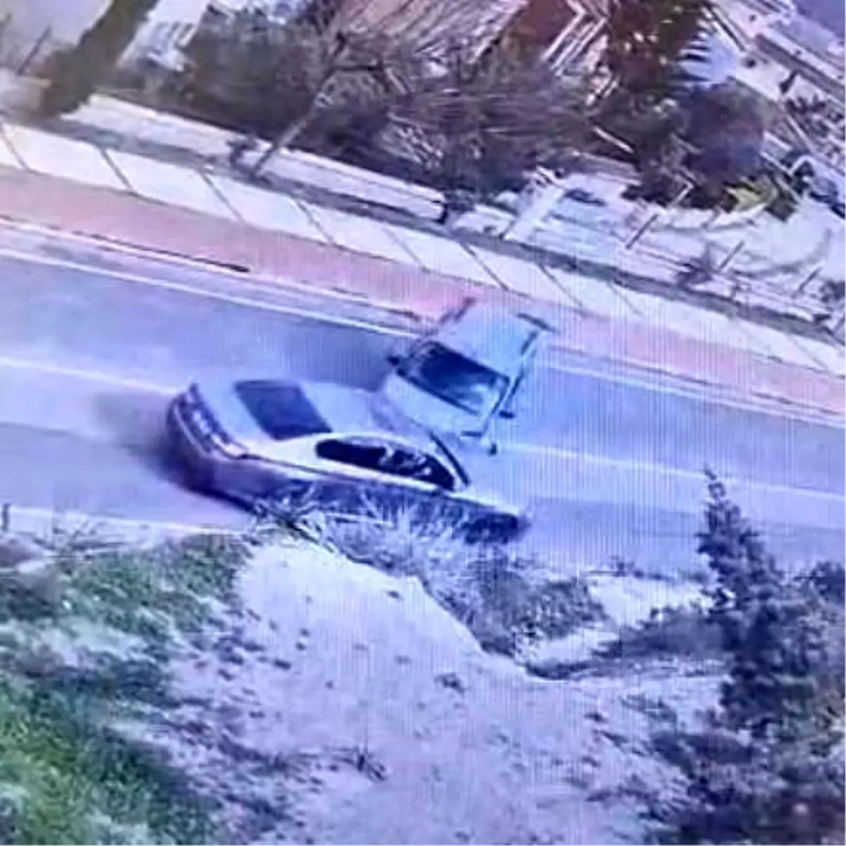 Çeşme'de Trafik Kazası Sonrası Şiddetli Kavga Güvenlik Kameralarında Görüldü