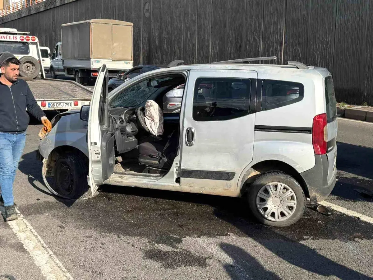 Diyarbakır’da Düğün Konvoyu Trafik Kazası: 3 Kişi Yaralandı