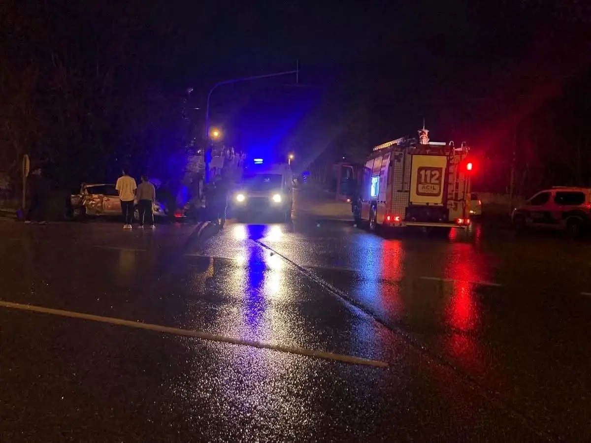 Hatay'ın Dörtyol İlçesinde Hafif Ticari Araç Devrildi, Sürücü Yaralandı