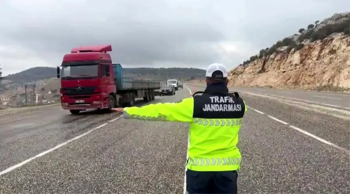 Gaziantep’te Bayram Denetiminde 119 Aranan Kişi Yakalandı, Uyuşturucu Ele Geçirildi