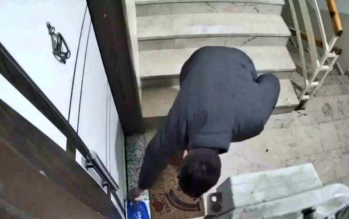 Adapazarı'nda Ramazan davulcusu taklidi yapan kişi