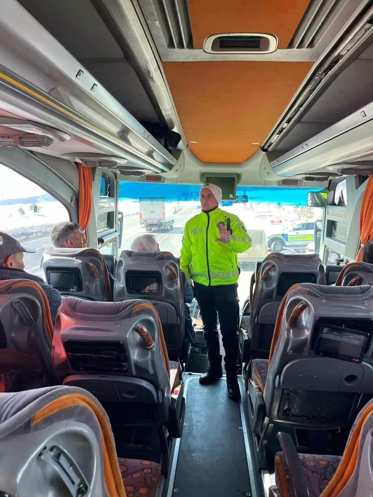 Kars’ta Sıkı Trafik Denetimleri Sürücülere Uyarı Getiriyor