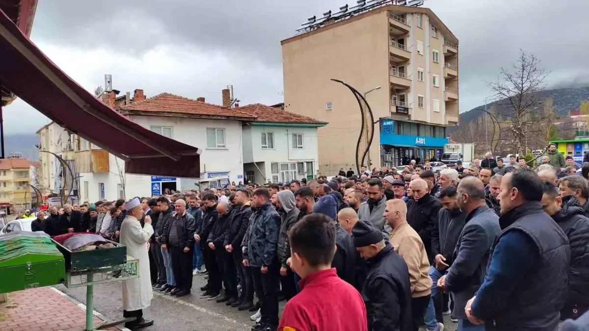 Isparta‑Antalya Karayolu’nda Kaza: Nişanlı Çift Hayatını Kaybetti