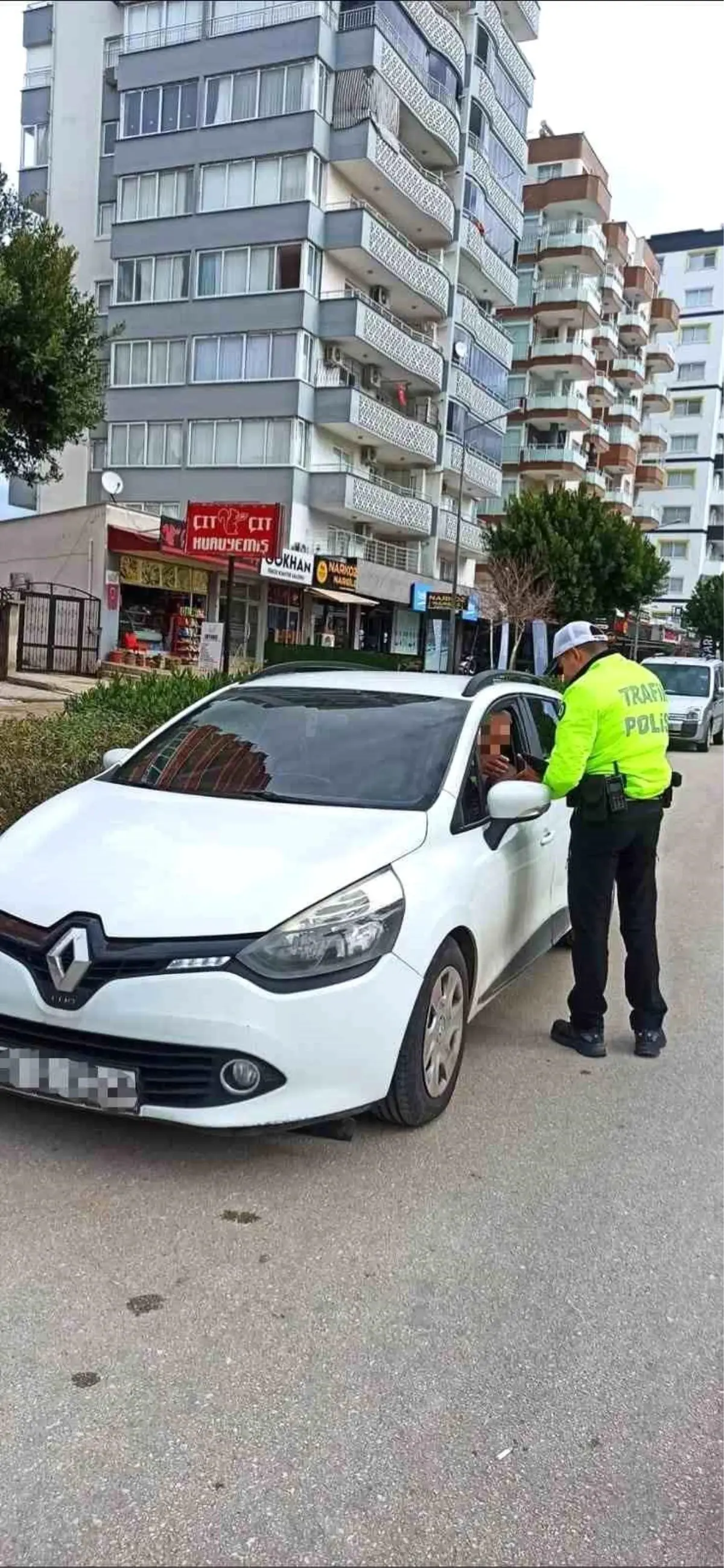 Kozan’da ‘Güven Uygulaması’ Çerçevesinde 2 Kişi Tutuklandı, Uyuşturucu ve Silah Ele Geçirildi