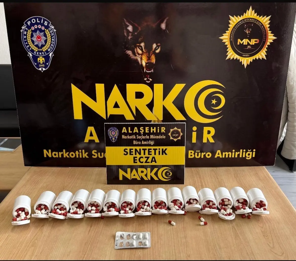 Manisa’nın Alaşehir İlçesinde Büyük Sentetik Ecza Operasyonu: 2 Şüpheli Tutuklandı