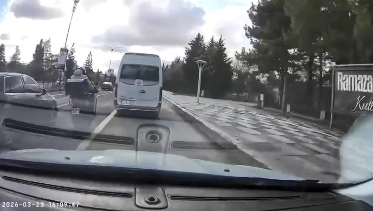 Elazığ’da Motosiklet Sürücüsü Trafikte Tehlikeli Manevralar Yaptı