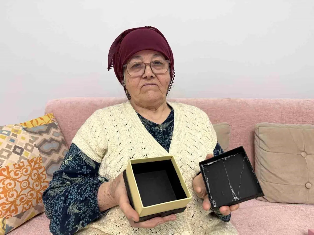 Esenyurt’ta Polis Kılığına Giren Dolandırıcılar 75 Yaşındaki Kadının 2 Milyon TL’lik Altınını Çaldı