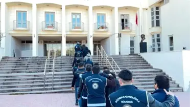 Operasyon sırasında yakalanan göçmenler