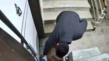 Adapazarı'nda Ramazan Davulcusu Maskesiyle Kargo Hırsızlığı Girişimi