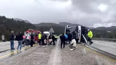 Devrilen otobüsün fotoğrafı