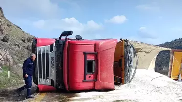 Tırün devrildiği an