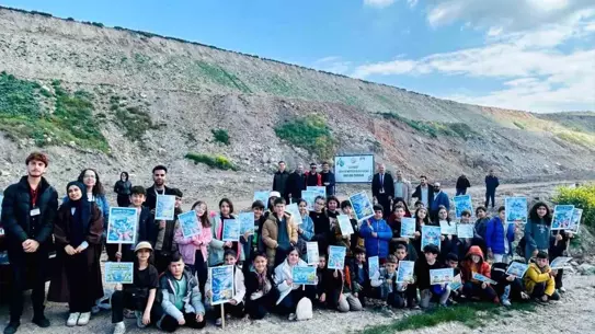 Dikilen fidanlar ve katılımcılar