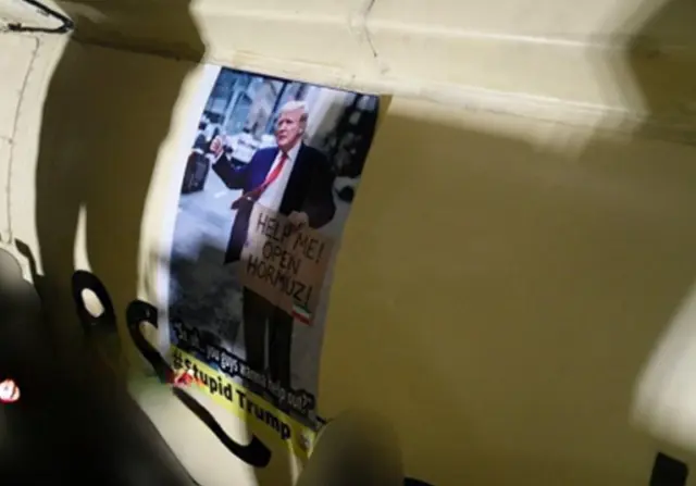 Trump pankartını tutan fotoğraf