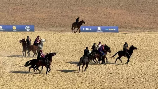 Kökpar Turnuvası finalinde Kazakistan takımı