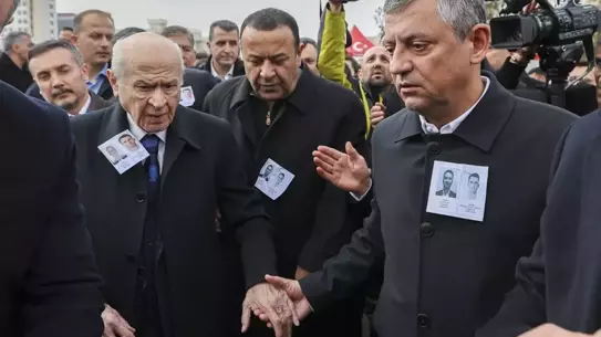 Şehit Cenazesinde MHP ve CHP Liderleri El Sıkıştı: Ankara'da Duygusal Anlar