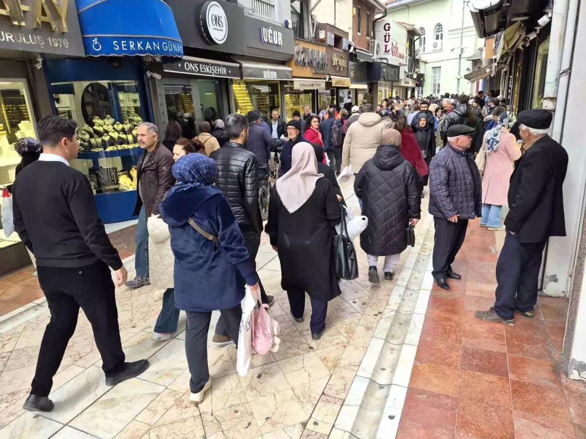 Eskişehir'de Altın Fiyatları Düşerken Kuyumculara Yoğun Talep Geldi