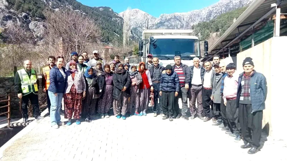 Antalya Büyükşehir Belediyesi'nden İpekböcekçiliği İçin Besleme Tablası Desteği