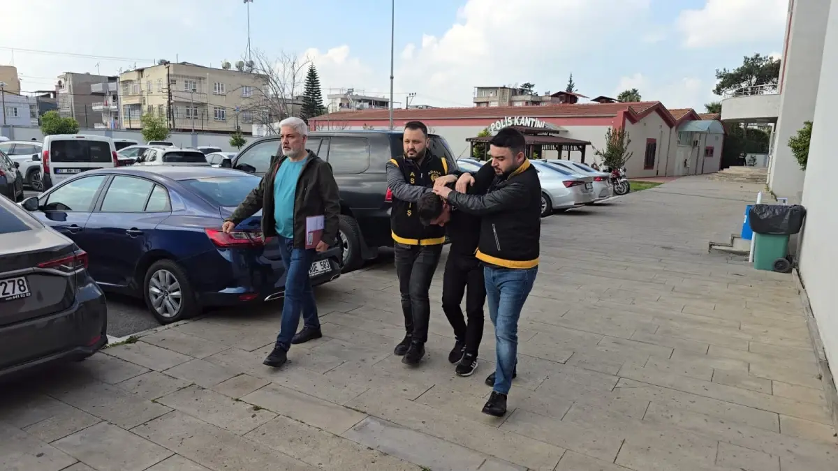 Adana’da Dükkan Girişi Bahaneli Hırsızlık Olayı: Cep Telefonu Çalındı