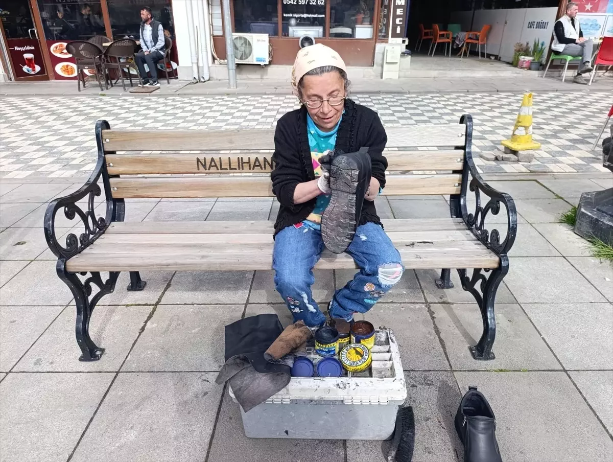 Nallıhan’da Kadın Girişimciliği: Sibel Küçükoğlu Ayakkabı Boyacılığını Devraldı