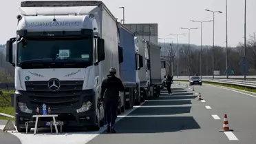 Sınır kapısında kamyonlar