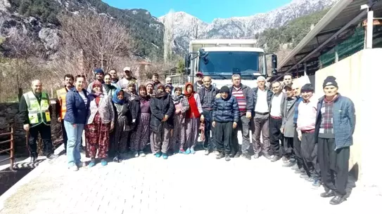 Antalya Büyükşehir Belediyesi'nden İpekböcekçiliği İçin Besleme Tablası Desteği