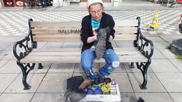 Atölyede çalışan Sibel Küçükoğlu