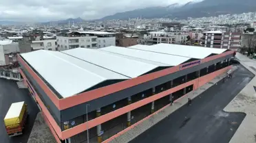 Kapalı pazar iç mekan görüntüsü