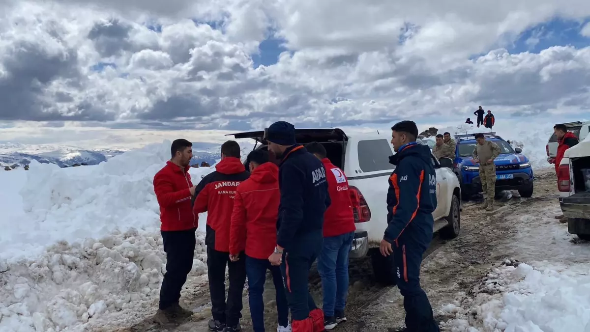 Ağrı Dağı'nda Kayıp Dağcı Sevil Hasanova İçin Arama Operasyonu Hız Kesmeden Devam Ediyor