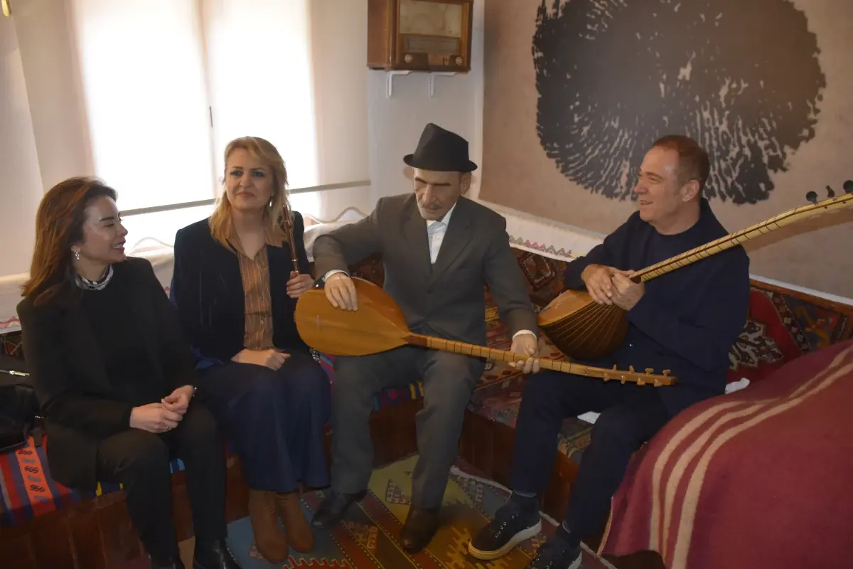 Sivrialan’da Aşık Veysel’in 53. Yıl Dönümü Anıldı, Sevgi ve Hoşgörü Mesajları Verildi