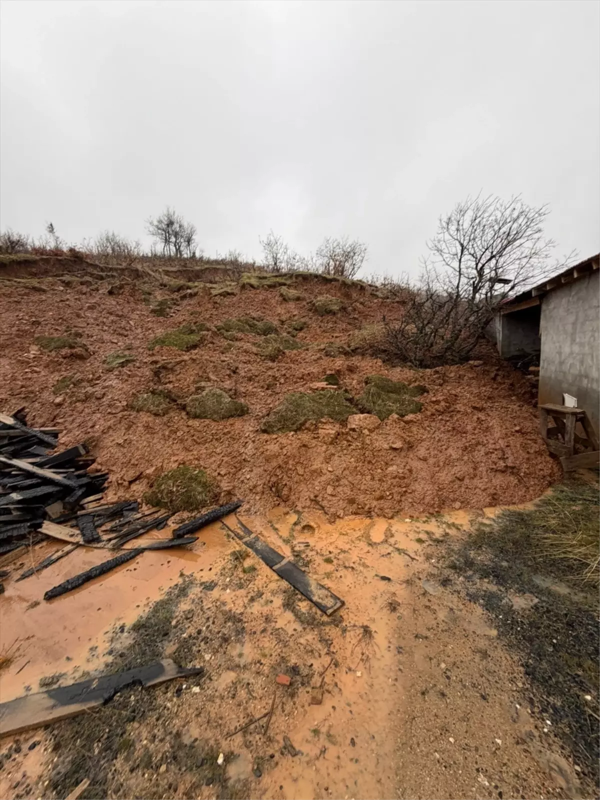 Bingöl Genç İlçesinde Heyelan Tehlikesi: Müstakil Evler Risk Altında