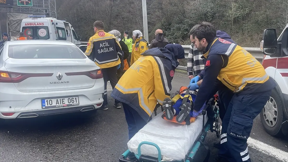 Bolu Dağı Tüneli'nde Trafik Kazası: Aynı Aileden 4 Kişi Yaralandı