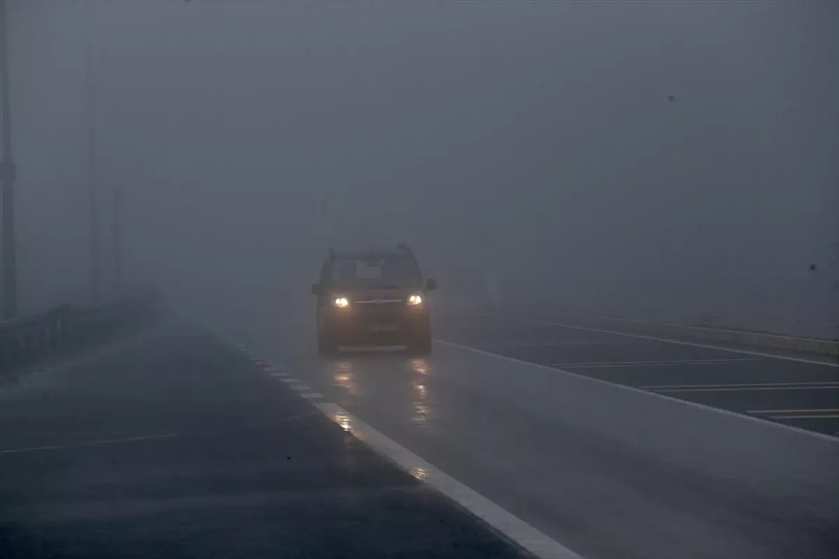 Bolu Dağı'nda Yoğun Sis Trafiği Yavaşlattı