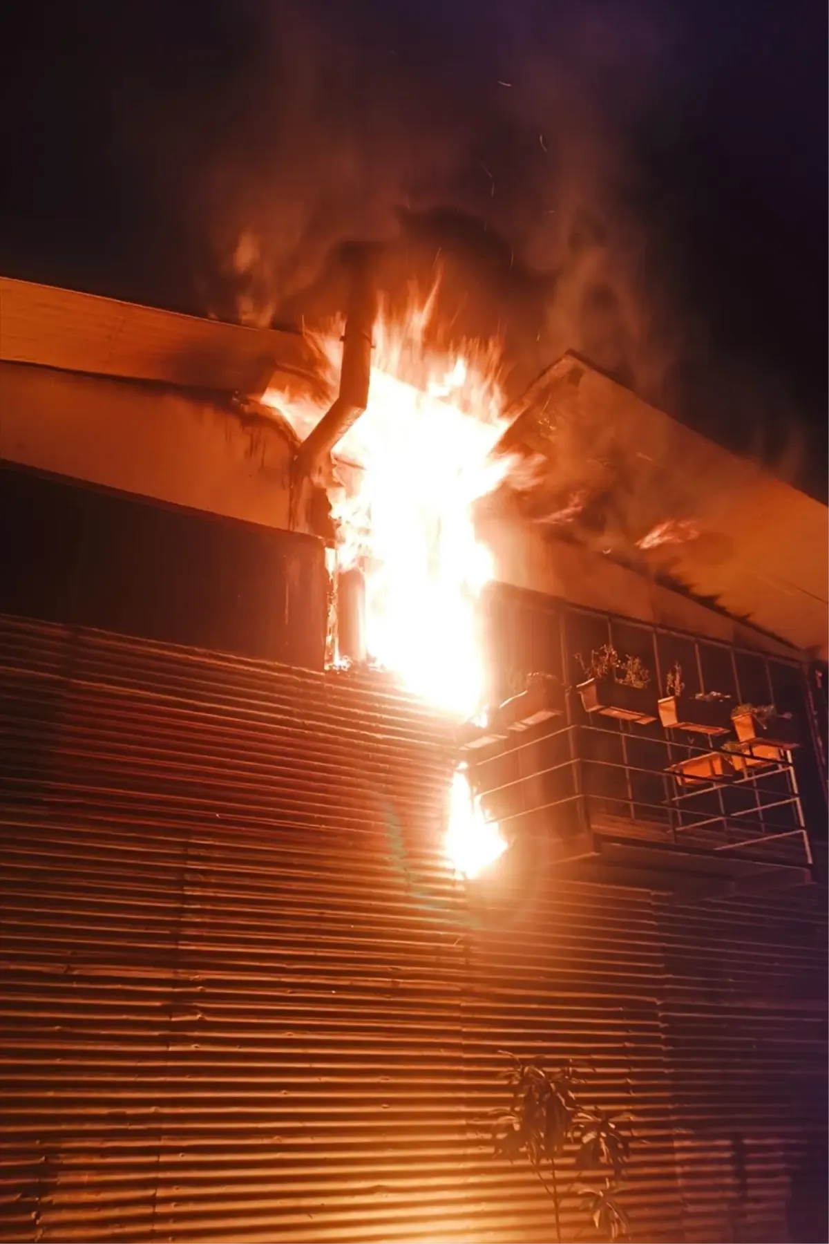 Elazığ'da Müstakil Evde Çıkan Sobadan Yangın Kontrol Altına Alındı