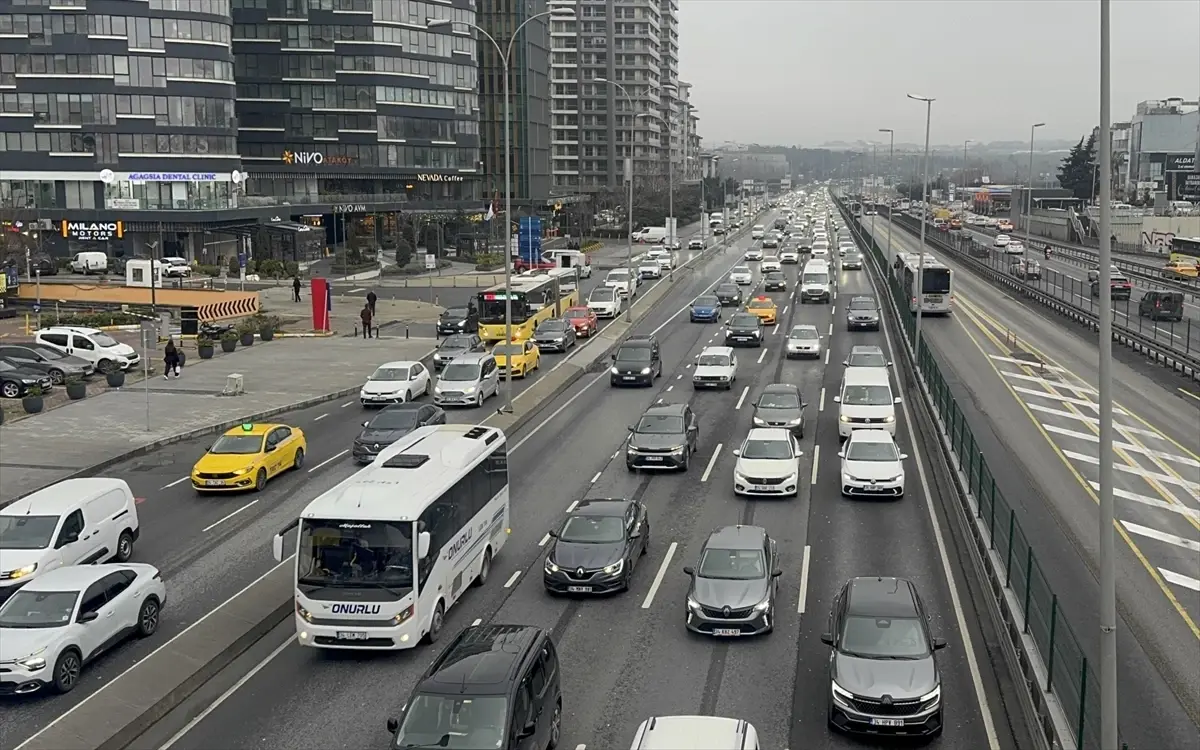 İstanbul’da Bayram Tatili Sonrası İlk İş Gününde Trafik Sıkışıklığı