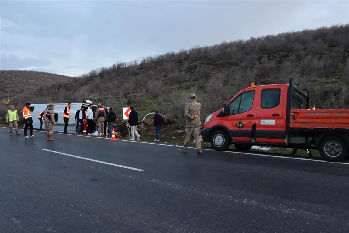 Midyat'ta Minibüs Kazası: 24 Yaralı ve Acil Müdahale