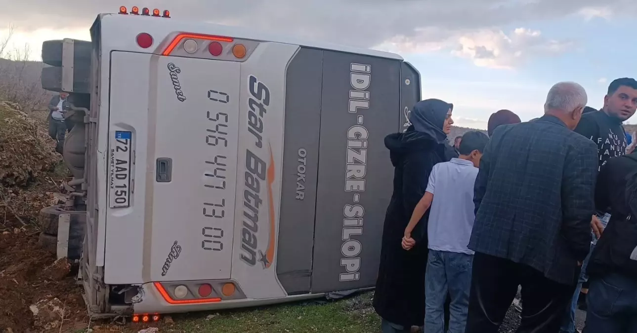 Midyat'ta Midibüs Kazası: 13 Kişi Yaralandı, Acil Yardım Hızla Müdahale Etti