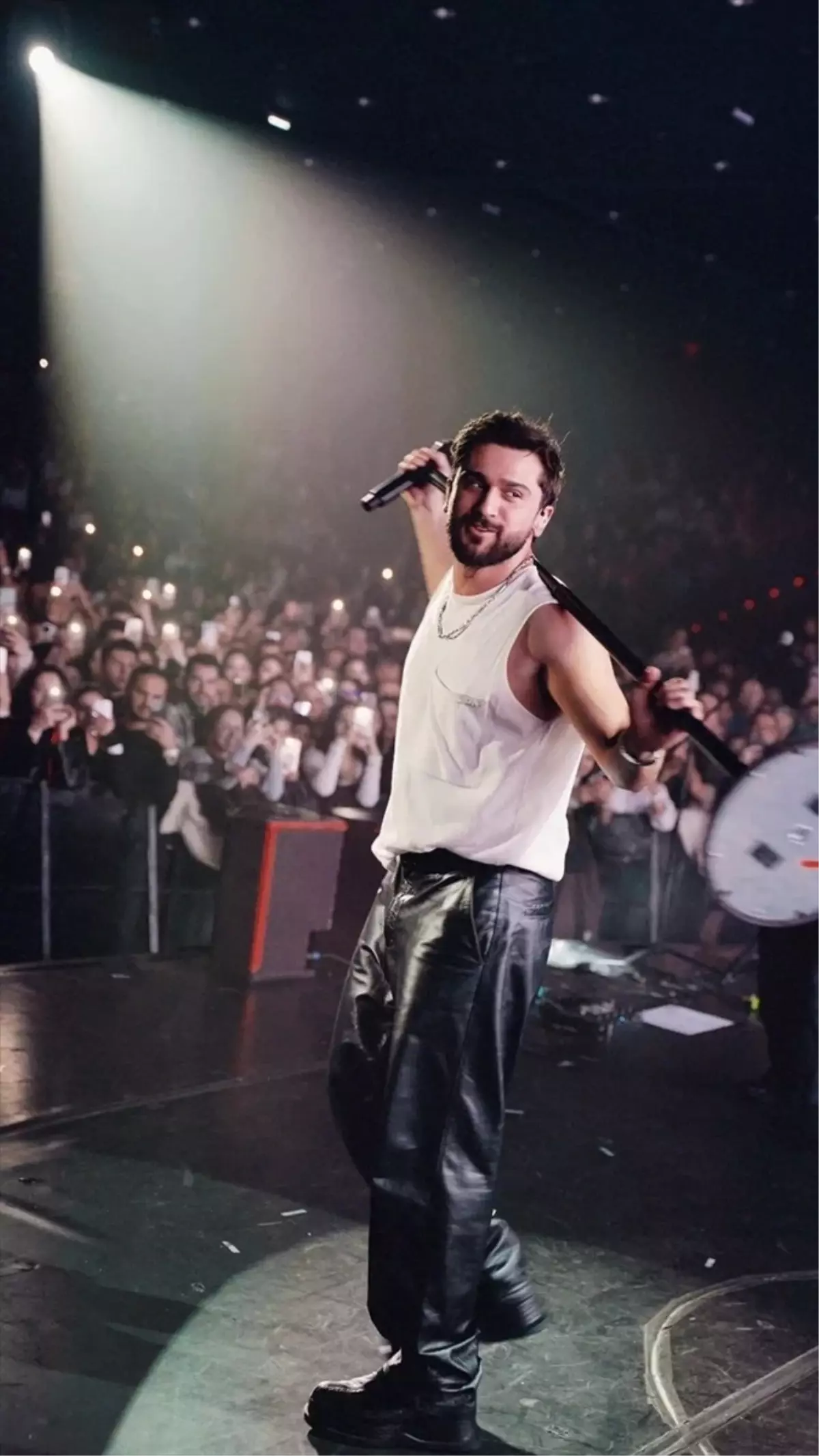 Jony’nin İstanbul’da İlk Solo Konseri Büyük İlgi Topladı