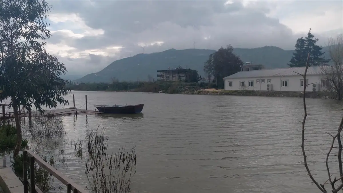 Hatay'ın Samandağ İlçesinde Şiddetli Sağanak ve Su Birikintileri