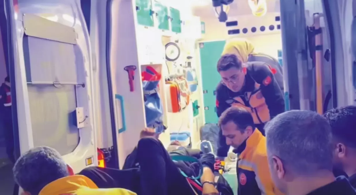 Kahta'da Şarampole Yuvarlanan Araçta 1 Ölü, 4 Yaralı