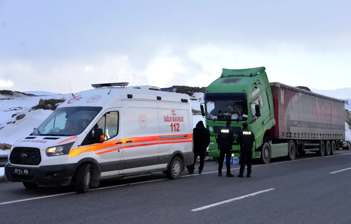Erzurum’da Bims Yüklü TIR’ın Tamiri Sırasında Şoför Kalp Krizi Geçirdi